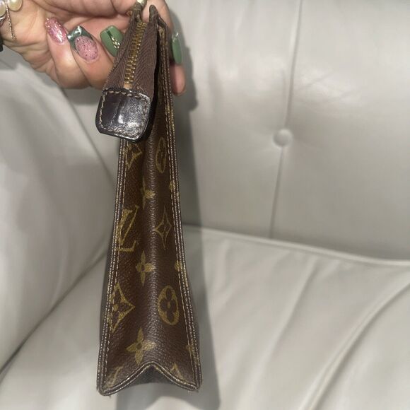 Authentic Louis Vuitton Monogram Toiletry Pouch 26 M47542 - Picture 3 of 15